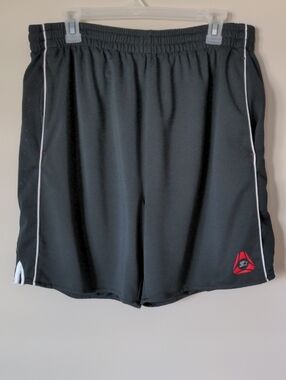 Vintage 90s Black Starter Basketball Shorts with Red Accent